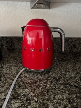 SMEG Red Retro Electric Kettle
